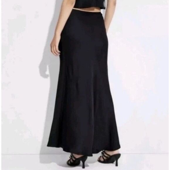 Wild Fable Women's M Medium Skirt Black Satin Trumpet Maxi Long NWT Flowy - Picture 2 of 2